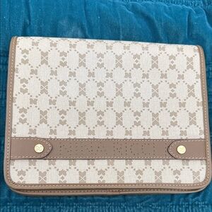 Nina Ricci Designer Clutch EUC. Can add a Crossbody Chain.
